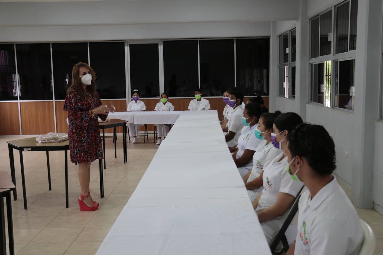 RECONOCE CECYTEC A ESTUDIANTES DE LA CARRERA TÉCNICA DE ENFERMERÍA